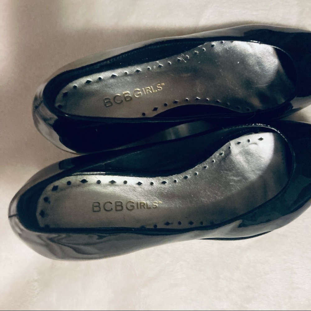 BCBG Peep Toe Wedge black Patent Leather size 7 - Picture 14 of 16